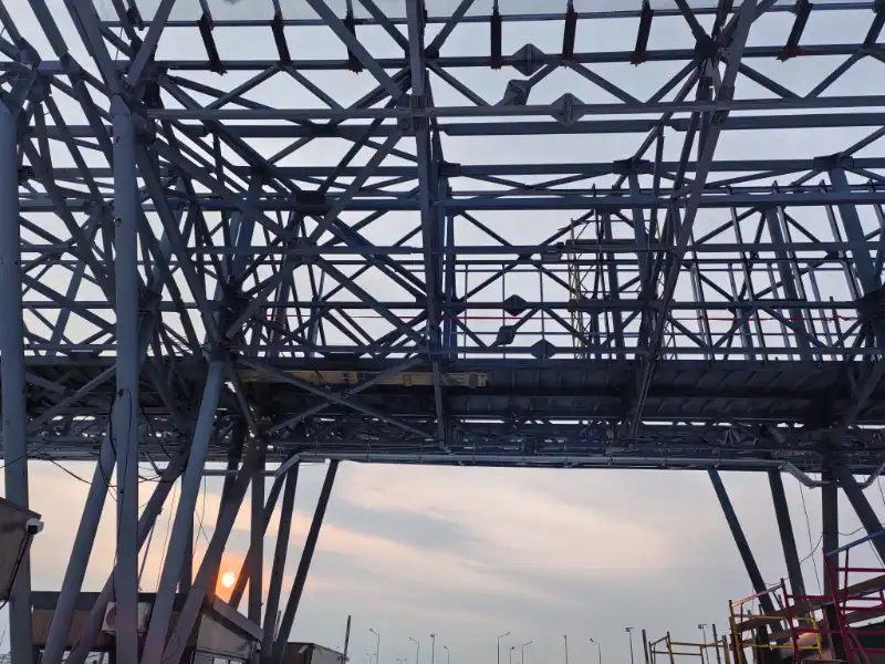 Установка стеклопакетов спецтехникой